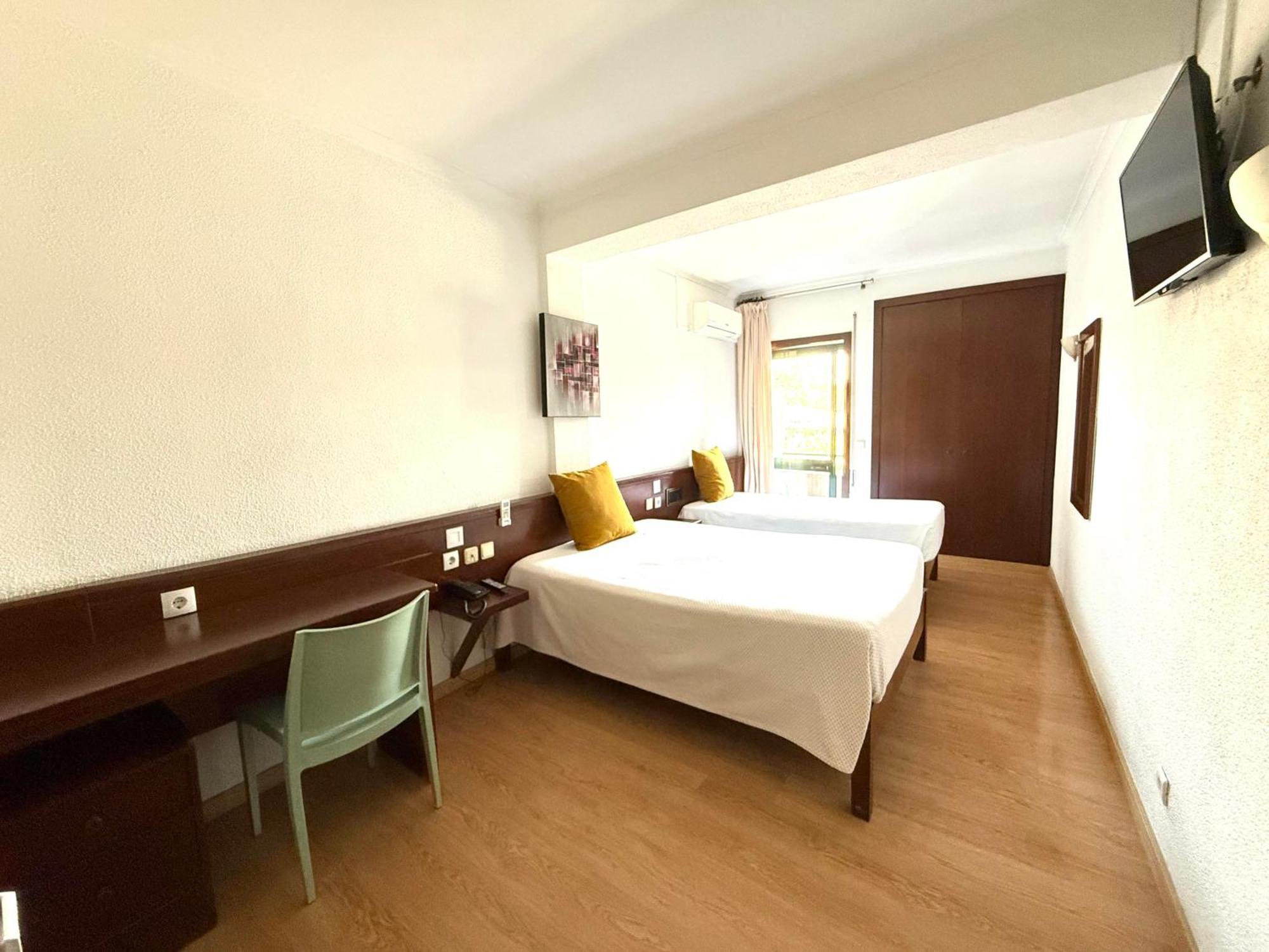 Residencial Dona Teresa Hotel Maia  Bagian luar foto